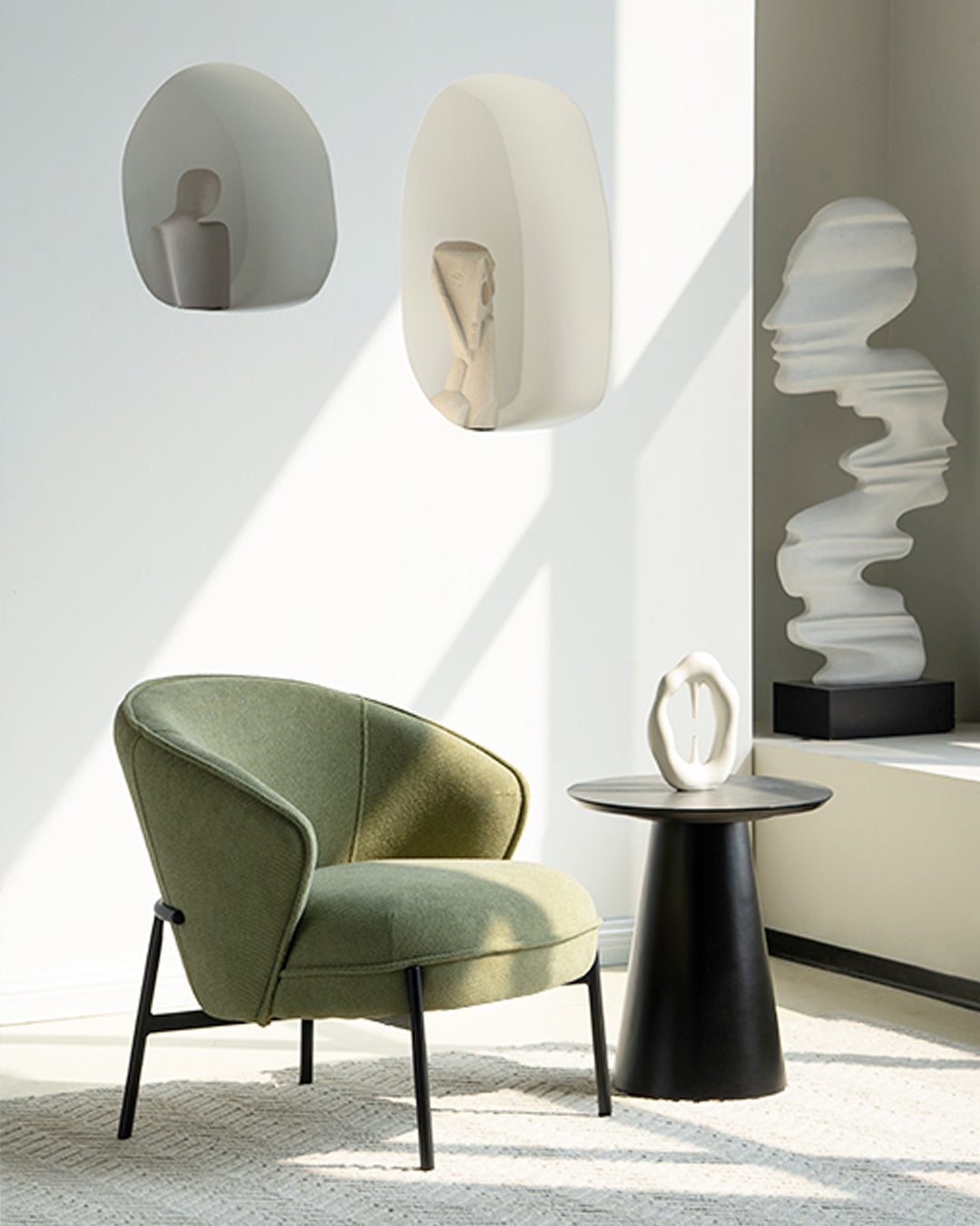 Die Kunst der Kurven: Wie Sie Ihr Zuhause mit OFCASA's geschwungenen Sesseln einrichten