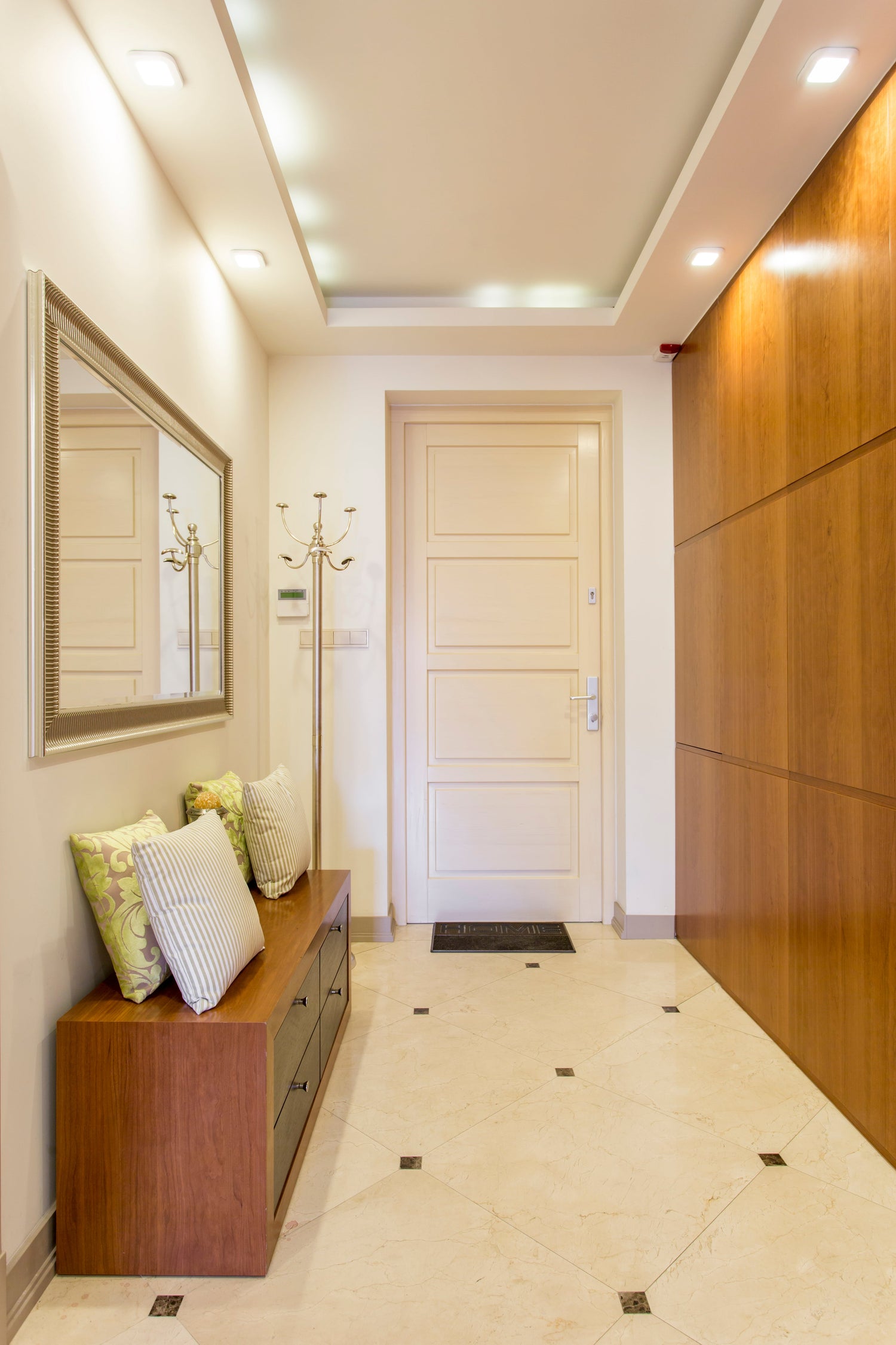 Die Kunst des Ersten Eindrucks: Ein Einladendes Eingangsbereich mit den Richtigen Möbeln Gestalten