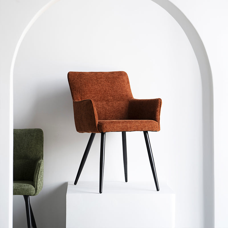 Nahtlose Polsterung und weicher Leinenstoff am OFCASA Kaya Stuhl – ideal für langes Sitzen