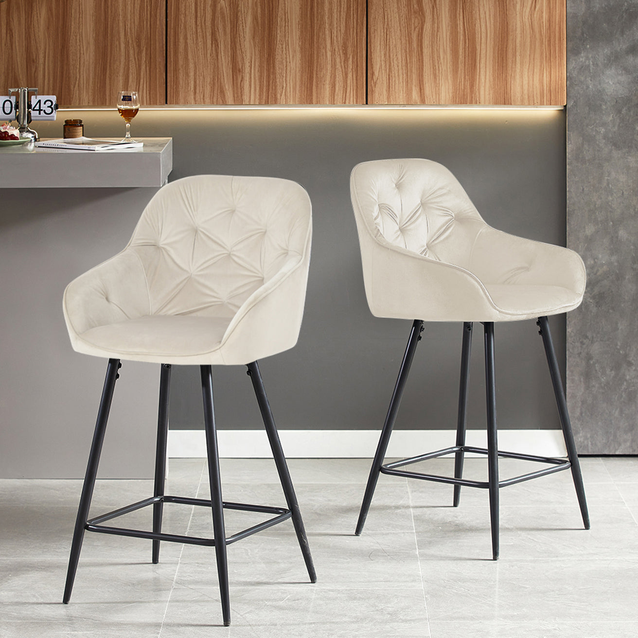 Moderner OFCASA Keaton Barhocker in Grau mit Kunstledersitz, schwarzem Metallgestell und Fußraste – ideal für Kücheninseln oder Home-Bars