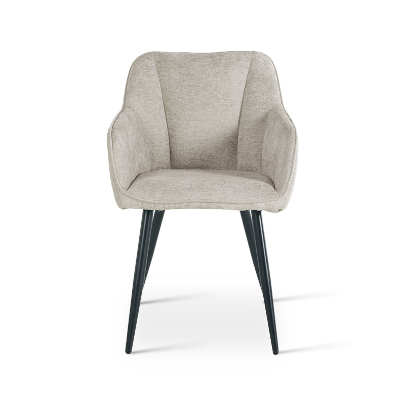 Moderner Sienna Esszimmerstuhl im Freien auf Holzterrasse, zeigt geschwungene Armlehnen und wetterfestes Design, Sienna Garten-Armlehnsessel von OFCASA mit Metallrahmen und weicher Sitzpolsterung in Grau – perfekt für drinnen und draußen