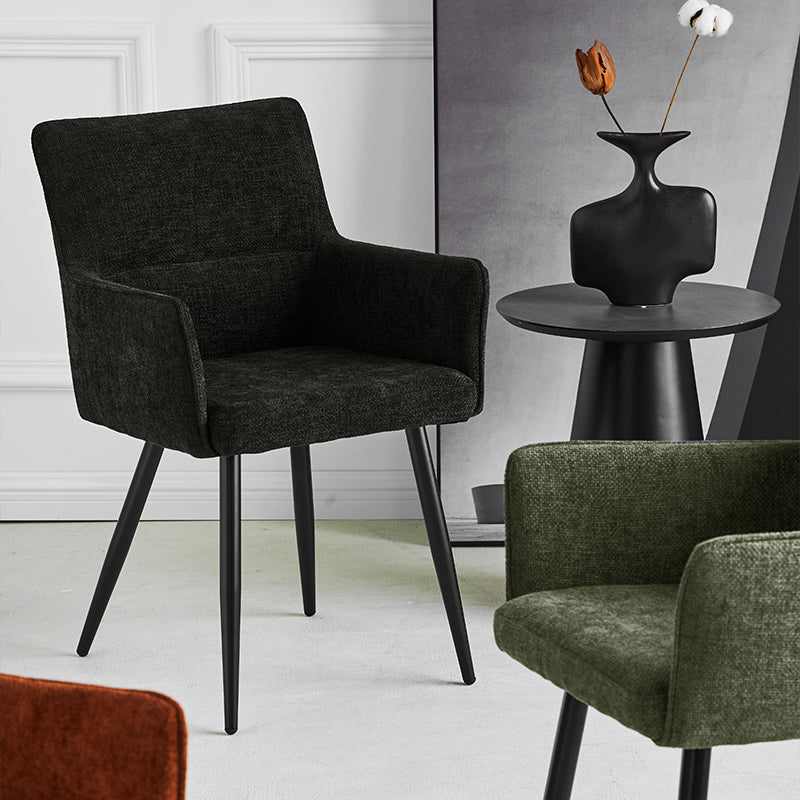 OFCASA Kaya Stühle um einen Eichentisch – gemütliche Einrichtung für Dinnerpartys